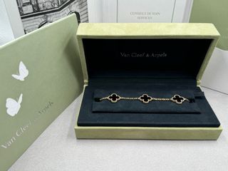 （分類：）位於 。 由 chloe_luxury_vca 提交（商品編號 1343267395，圖片 1）。簡介： 。