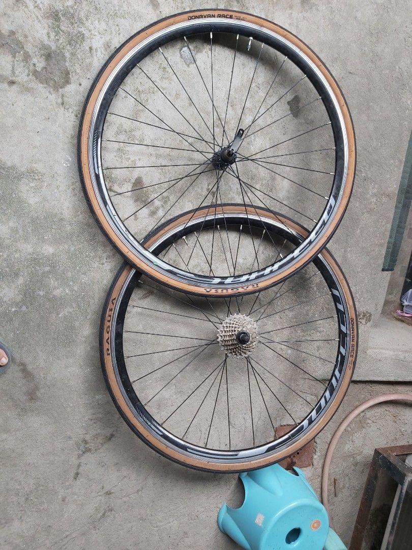 wheelset with cassette ragusa folded tire (Category: Bicycles) located in Malabon City. Submitted by trevy (Listing ID 1343227315, Image 1). Description: Rush (1,300 na lang) wheelset Sunpeed wheelset with cassete newly installed tire ragusa folded 700 x 28c and interior maxxiss dito pa lang 1k na cost po ng palit tires at interior.