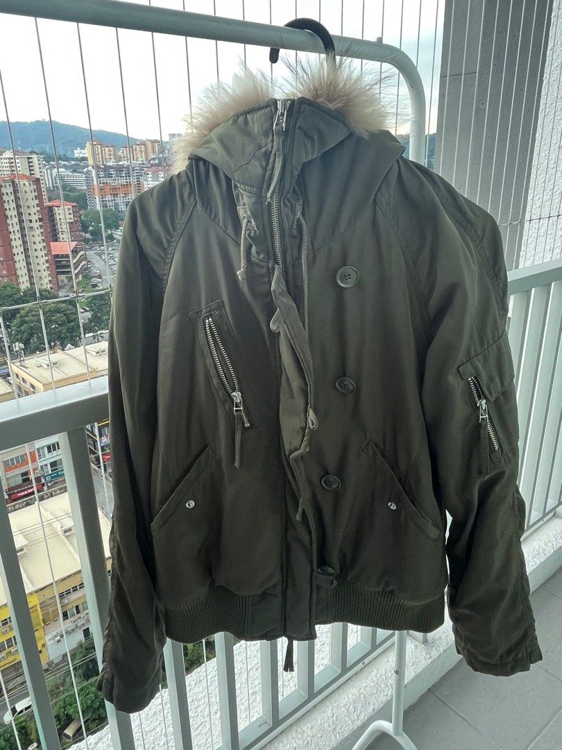 Winter coat/jacket (Category: Coats, Jackets and Outerwear) located in Kuala Lumpur. Submitted by maizatulshrh (Listing ID 1343235818, Image 1). Description: Like new! Wore once for Korea trip.
