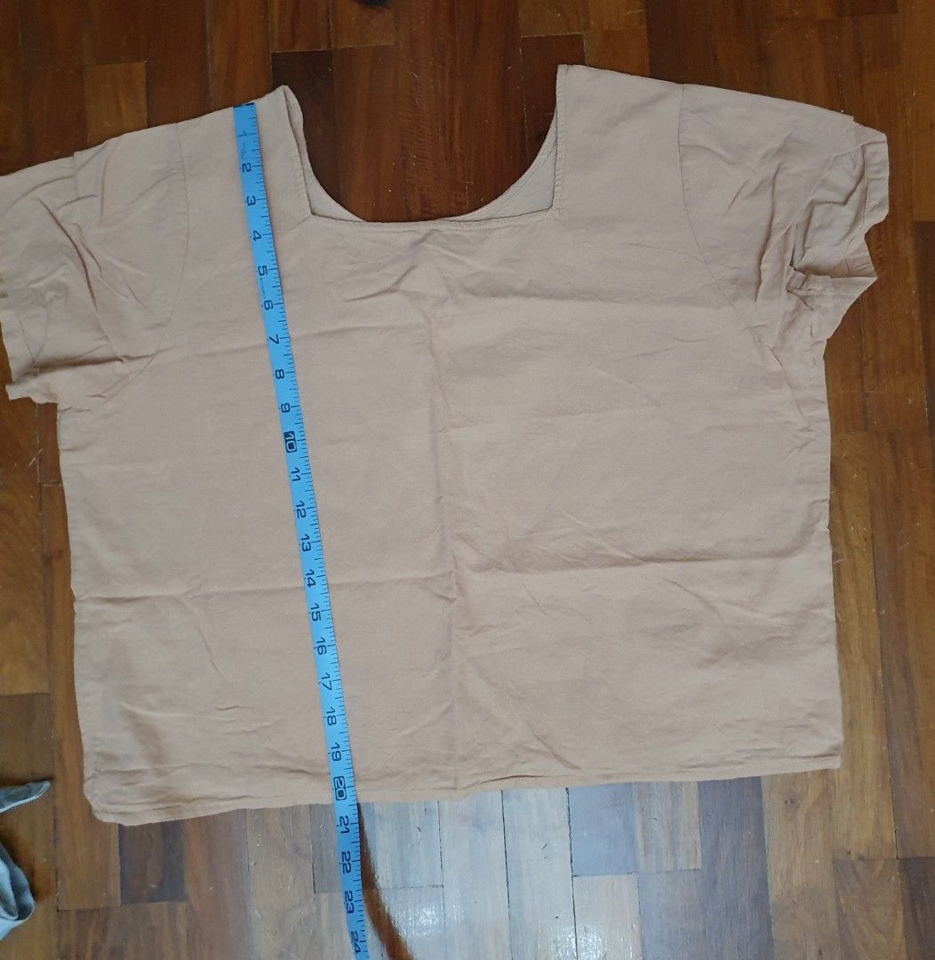 Women's Semi-crop Blouse (Category: Blouses) located in Muntinlupa City. Submitted by aata207 (Listing ID 1343254164, Image 2). Description: Women's Semi-crop Blouse Size: 22" x 20.5" Boxy fit Condition: Well used Color: Yellow Price: Php 50 Notes: - RFS: Decluttering - This item is used but still in good condition, please manage expectations - Shipping is shouldered by buyer.