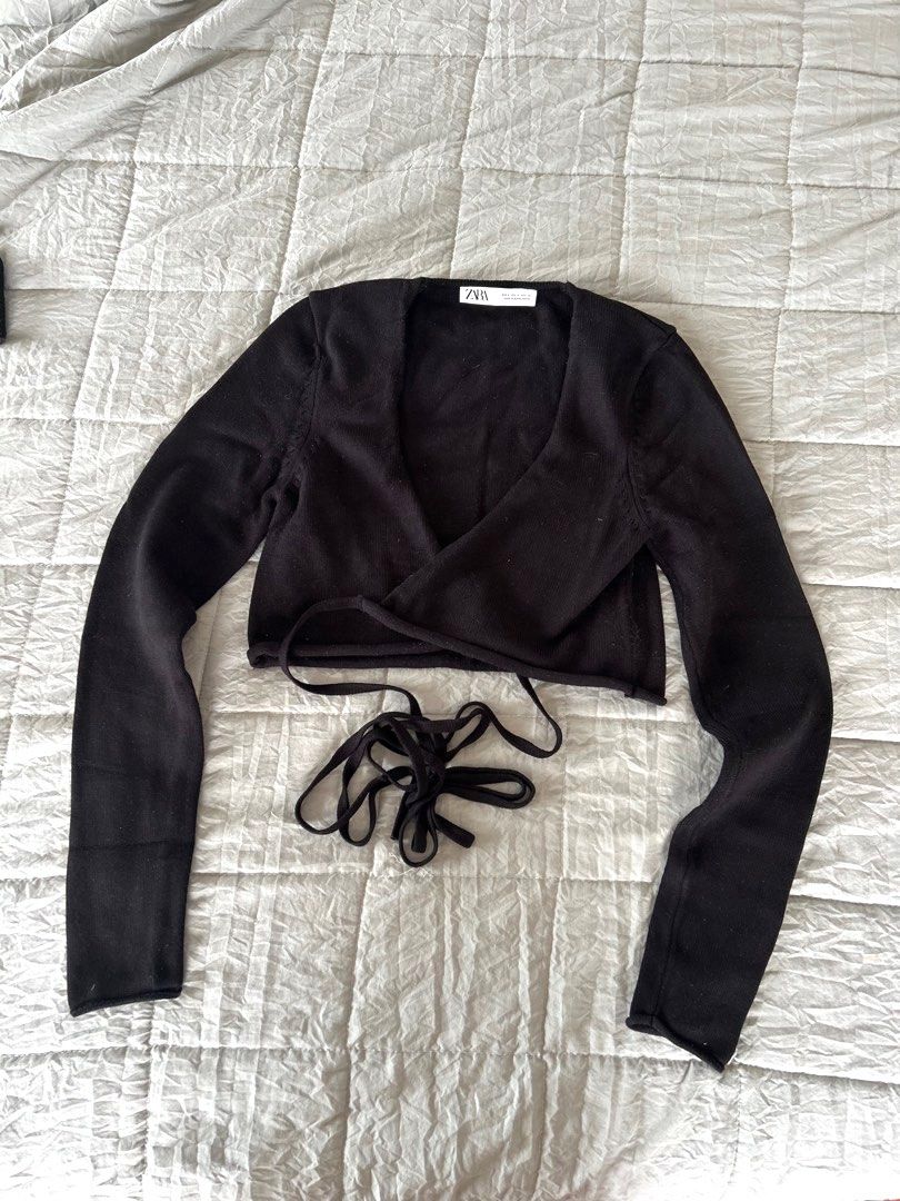 Zara black longsleeve crop top (Small) (Category: Blouses) located in Quezon City. Submitted by jen_o (Listing ID 1343277273, Image 1). Description: In excellent condition! Only used a few times. Can be used as a top or a cover up. Selling low, but it's as good as new! Brand: Zara Size: Small, but also fits XS RFS: Re-homing for someone who'll use it more :).