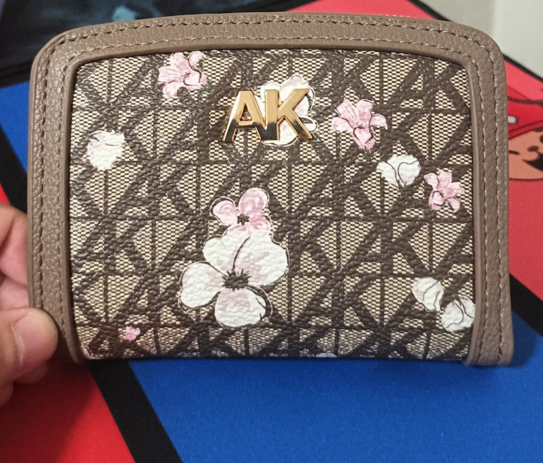 Anne Klein medium wallet (Category: Luxury Bags & Wallets) located in Taguig. Submitted by jennparal22181 (Listing ID 1343428099, Image 3). Description: almost new Anne Klein medium wallet with a zipper coin purse 6 card slot 4 open pocket bills pocket The buyer will pay the df.