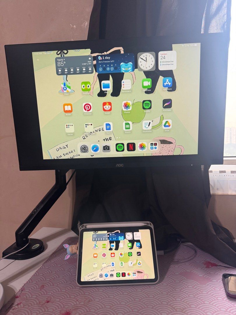 AOC 27B1H2 with vesa mount and riser (Category: Monitor Screens) located in Taguig. Submitted by xobeixo (Listing ID 1343423516, Image 1). Description: .