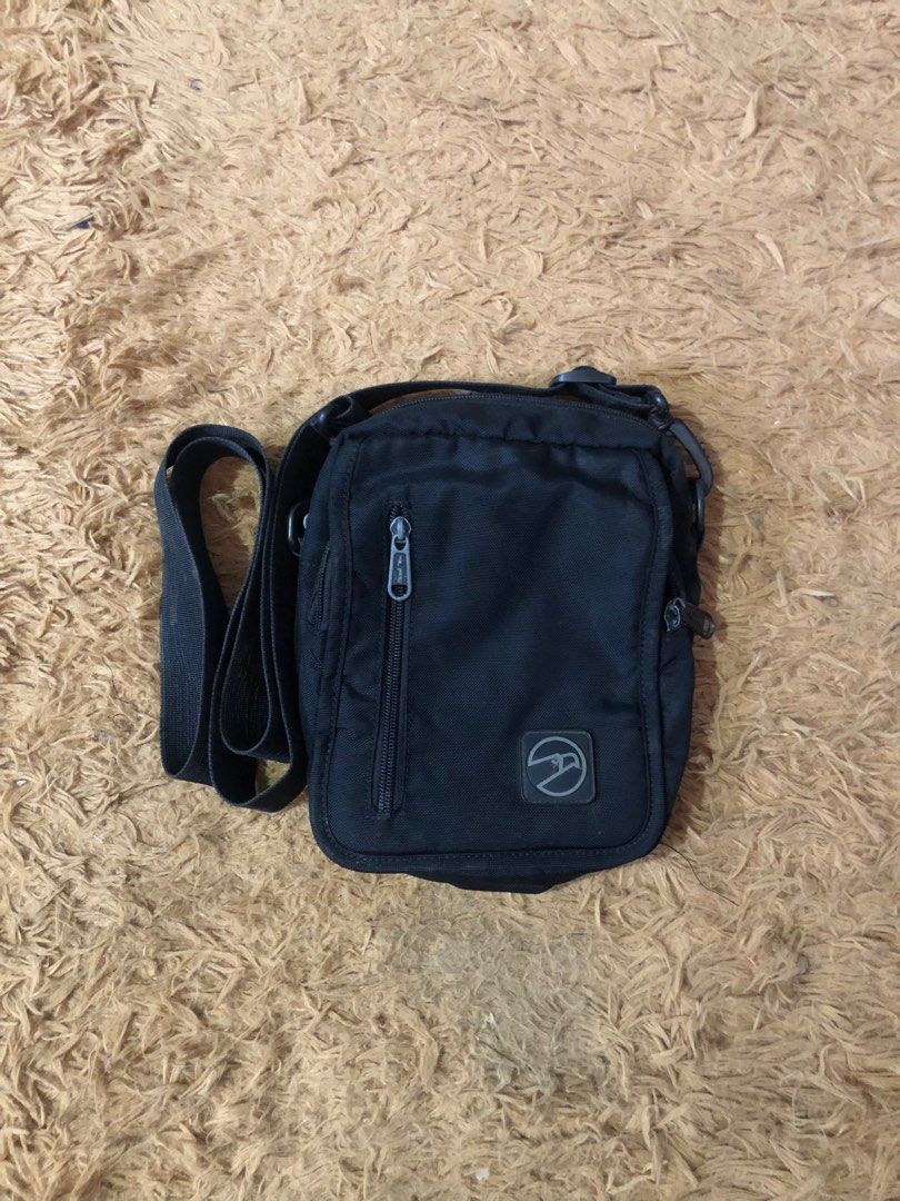 Authentic hawk sling bag Men s Fashion Bags Sling Bags on Carousell