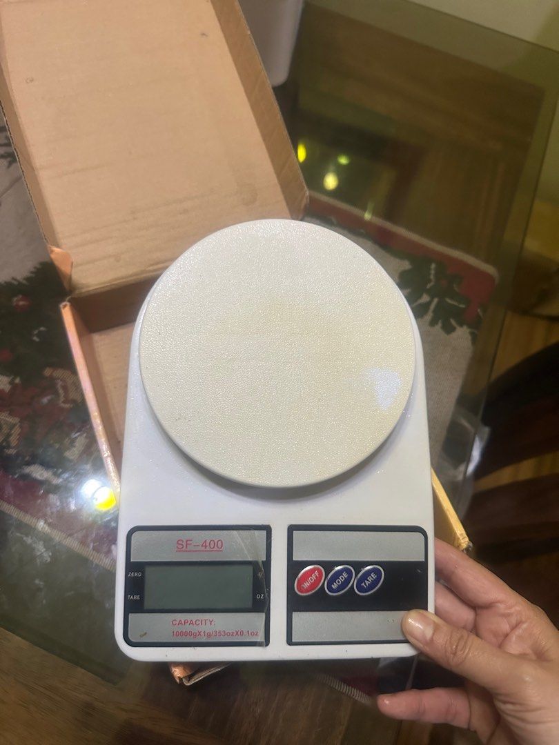 Digital weighing scale (Category: Bathroom & Kitchen Fixtures) located in Makati City. Submitted by preloved_thingys (Listing ID 1343387669, Image 2). Description: Preloved. Used to sell food and pastries.