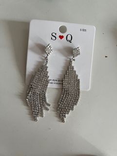 (Category: ) located in . Submitted by circleofwardrobe (Listing ID 1343467026, Image 1). Description: .