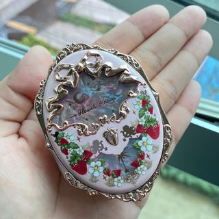 (Category: ) located in . Submitted by prel0v3d.itemss (Listing ID 1343427354, Image 1). Description: .