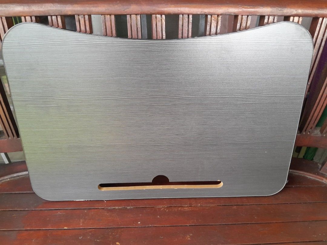 Foldable table (Category: Tables & Sets) located in Ampang. Submitted by maaria (Listing ID 1343434226, Image 2). Description: Foldable table. Preloved. Approx 23"×15"×10". COD Lotus Ampang Sat noon. Advance payment of rm5 bfr COD. Not for fussy buyers. (Helping a friend to sell)..