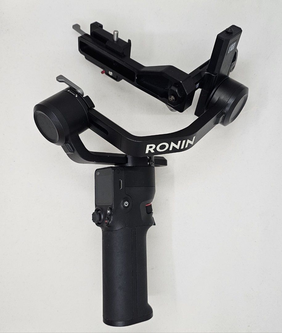 GIMBAL DJI RONIN RS3 MINI (Category: Gimbals & Stabilizers ) located in Manila. Submitted by dee3233 (Listing ID 1343447339, Image 2). Description: 🔥 DJI RS 3 Mini Gimbal – Now at ₱12,490 (Save up to 50%)! 📸 Lightweight, powerful, and perfect for mirrorless cameras. ✨ 2kg payload, vertical shooting, Bluetooth control. Level up your shots – grab yours now! P 12,490 pesos Get it now for P12,000.