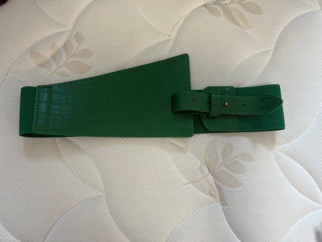 Green garter belt (Category: Belts) located in Pasig City. Submitted by luviteehee (Listing ID 1343460534, Image 1). Description: Very new, havent used yet po. Can send more pics for sure buyers. maganda pa po siya and may when worn po pic po. Loc: Cainta Rizal PAYMENT FIRST POLICY. Pay today, ship out immediately — same day if lalamove, next day if ggx mop: gcash Mod: lalamove, gogoxpress.