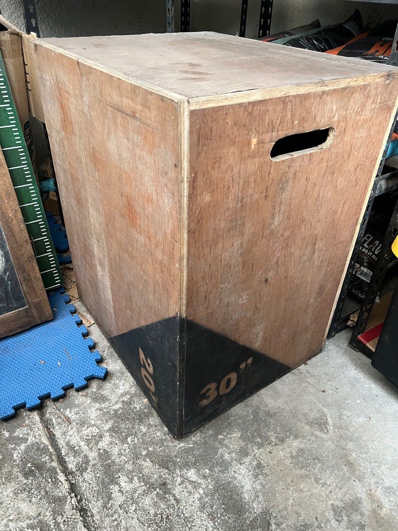 Jump and exercise box (Category: Cardio & Fitness Machines) located in Makati City. Submitted by johnclilly (Listing ID 1343417295, Image 1). Description: Jump box 30 x 24 x 20”.