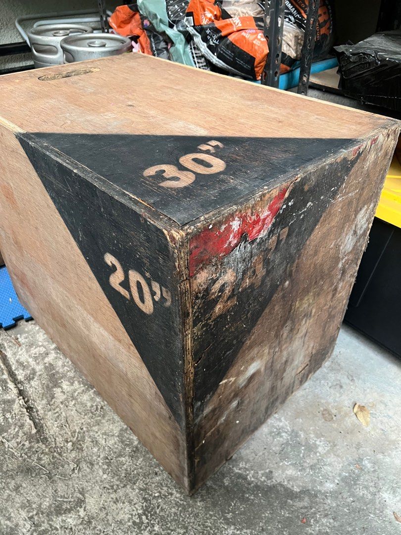 Jump and exercise box (Category: Cardio & Fitness Machines) located in Makati City. Submitted by johnclilly (Listing ID 1343417295, Image 2). Description: Jump box 30 x 24 x 20”.
