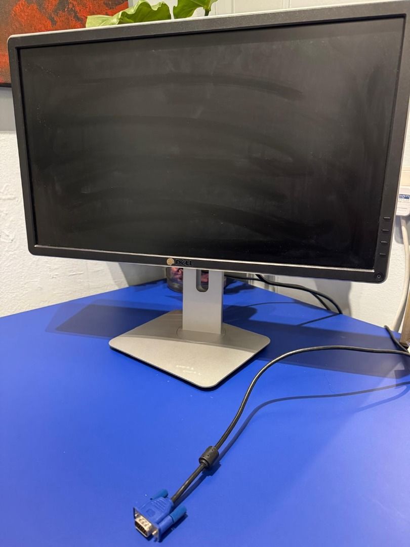 Monitor screen (Category: Monitor Screens) located in Singapore. Submitted by bagdna (Listing ID 1343452482, Image 1). Description: dell monitor screen - desktop. .