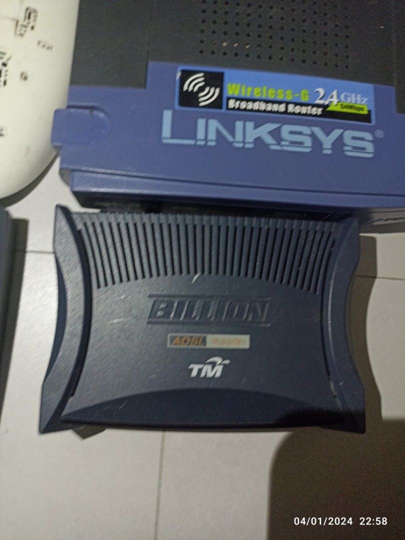 Old router (refer pictures), Computers & Tech, Parts & Accessories ...