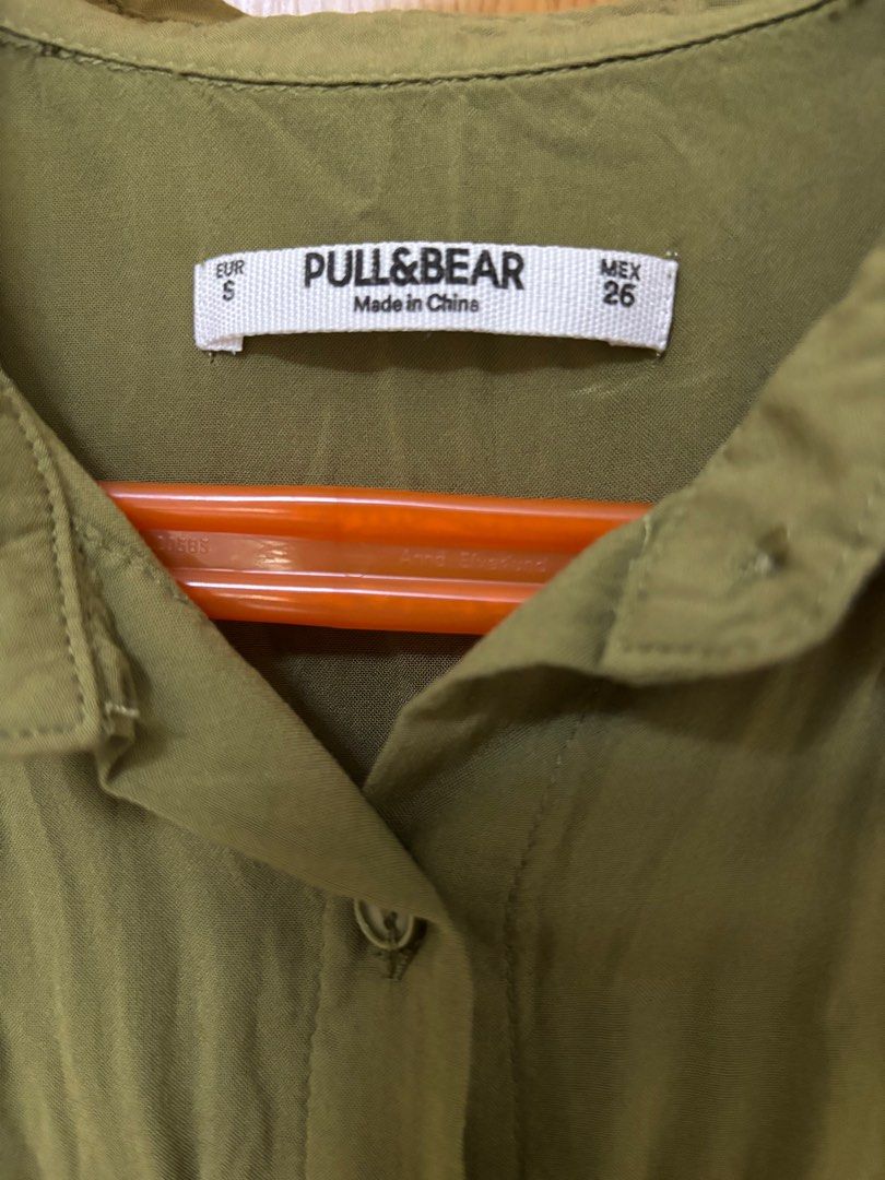 Pull&Bear Olive Green Button-Down (Category: Blouses) located in Singapore. Submitted by nachochachos (Listing ID 1343473190, Image 3). Description: Just clearing out my closet. Worn only once, no defects..