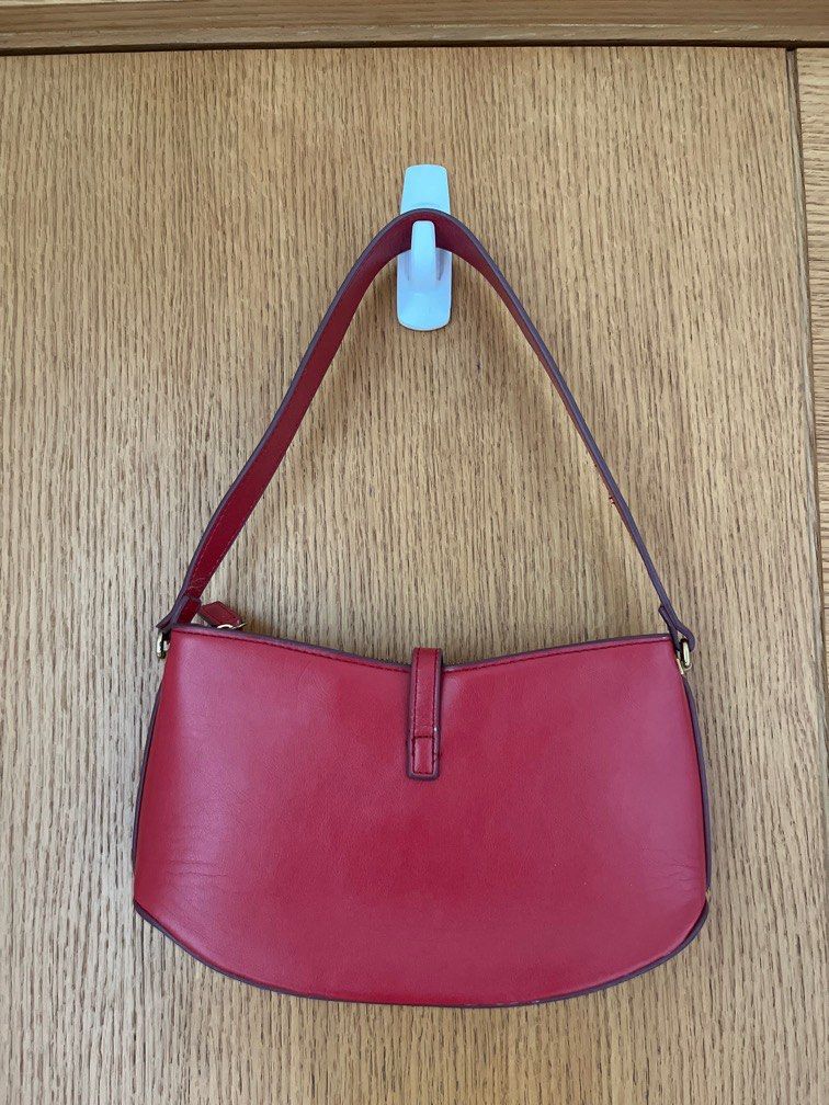 Red Mango Bag (Category: Luxury Bags & Wallets) located in Makati City. Submitted by angelaisdecluttering (Listing ID 1343410685, Image 2). Description: .