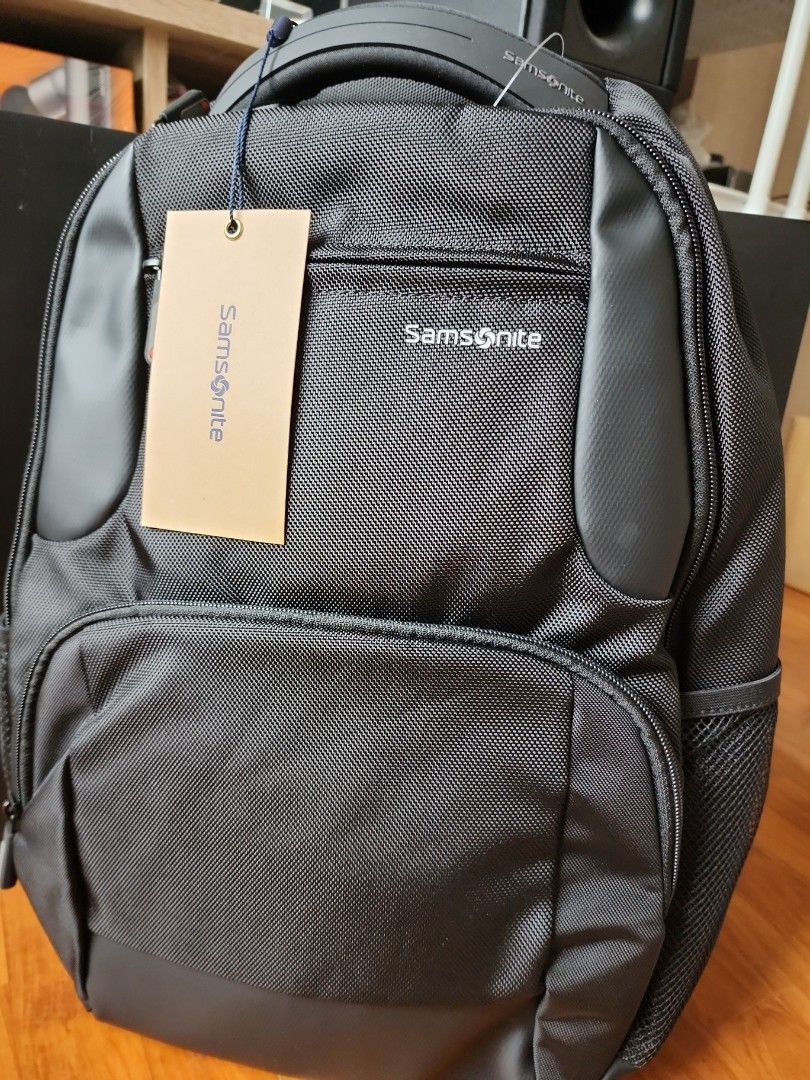 Samsonite backpack (Category: Laptop Bags & Sleeves) located in Singapore. Submitted by alone1892 (Listing ID 1343386913, Image 3). Description: Retail at $180 Brand new. Got it as gift and was Purchase on 1st Dec 2024 at MBS..