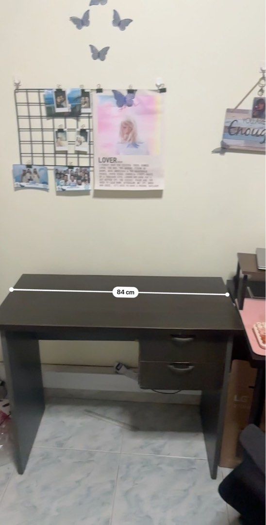 Study Table (Category: Tables & Sets) located in Singapore. Submitted by mohitu (Listing ID 1343392336, Image 1). Description: Computer table for sale Moving out sale Pls arrange own pickup.