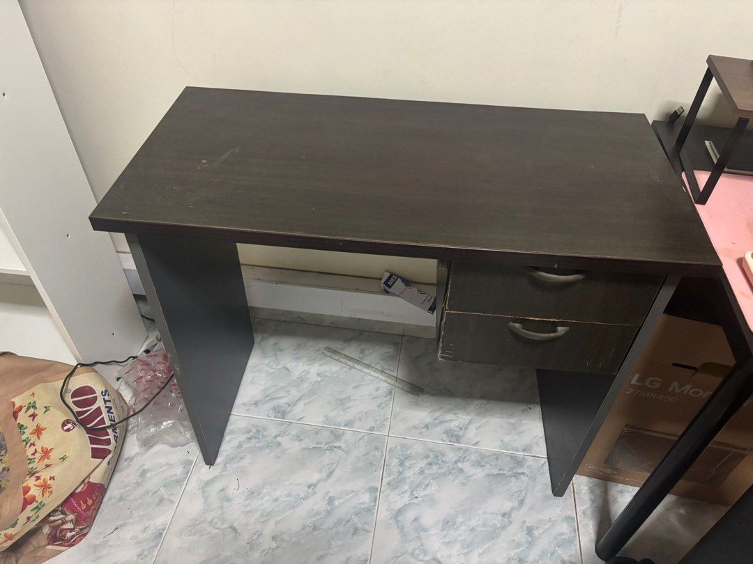 Study Table (Category: Tables & Sets) located in Singapore. Submitted by mohitu (Listing ID 1343392336, Image 2). Description: Computer table for sale Moving out sale Pls arrange own pickup.