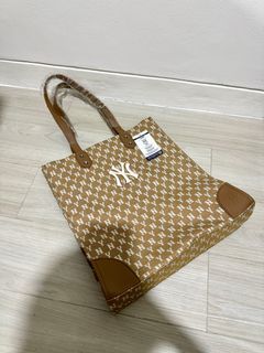 (Kategori: ) berada di . Dikirim oleh curatedbyjesss (ID iklan 1343512773, Gambar 1). Deskripsi: .