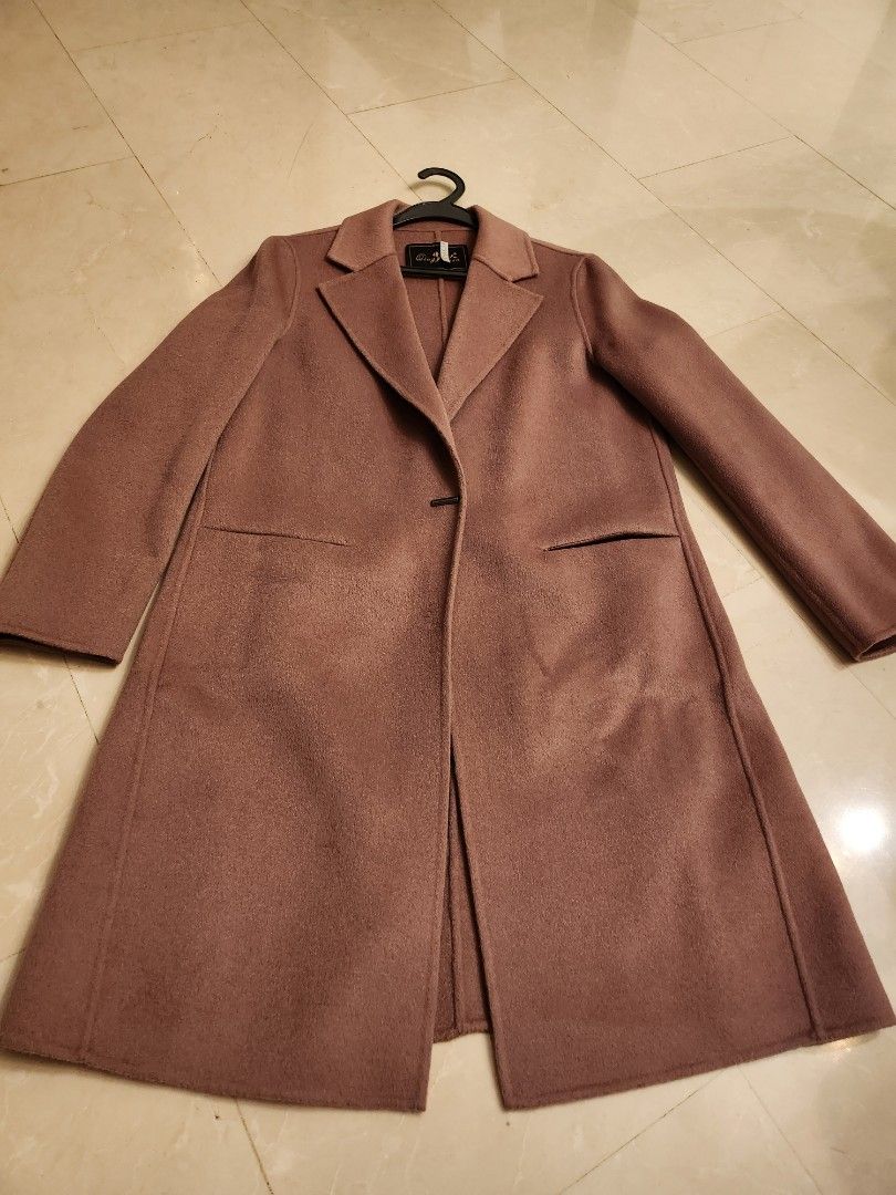 Winter jacket (Category: Coats, Jackets and Outerwear) located in Singapore. Submitted by snowfy (Listing ID 1343509621, Image 3). Description: very comfy material, light and comfortable. suitable for winter.
