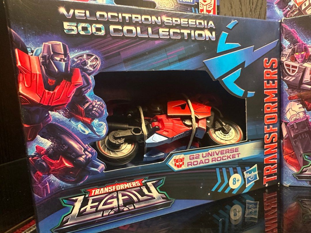 變形金剛 Transformers Legacy Road Rocket/Decepticon Crasher/Axlegrease （分類：汽車模型）位於 Hong Kong。 由 svs_013 提交（商品編號 1343661186，圖片 2）。簡介： 全新未開 Road Rocket $180 Decepticon Crasher $220 Axlegreaxe $180 。