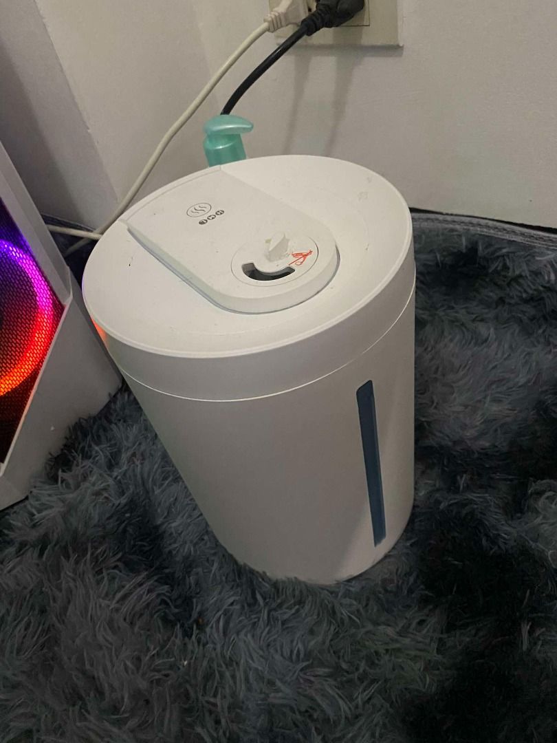 Air Humidifier Purifier bought 3799 branded (Category: Air Purifiers & Dehumidifiers) located in Taguig. Submitted by influenzas (Listing ID 1343680111, Image 3). Description: Only used once No issue .