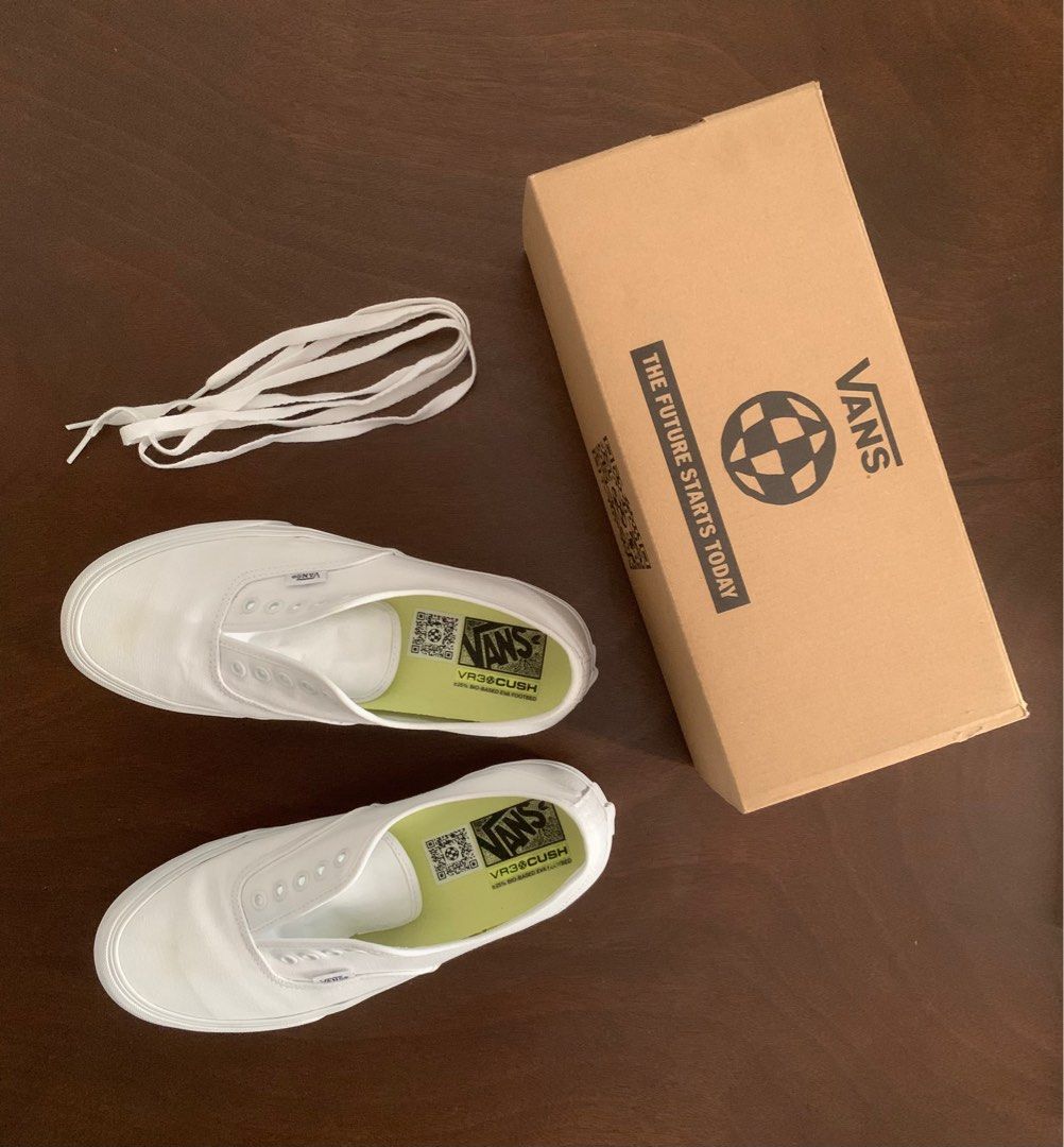 Authentic Vr3 (Category: Sneakers) located in Kuala Lumpur. Submitted by silentfalcon_ee9200 (Listing ID 1343659531, Image 1). Description: .