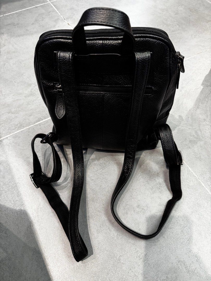 Backpack (Category: Backpacks) located in Singapore. Submitted by 365buy (Listing ID 1343687387, Image 3). Description: Very good condition. Made of real leather. Bought it in Italy..