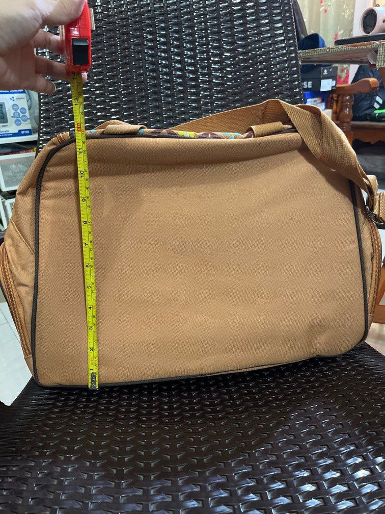 BNWT Insulated Picnic Bag only (Category: Gift Baskets & Hampers) located in Cainta. Submitted by Heart_Caladium (Listing ID 1343582044, Image 2). Description: BNWT Picnic Basket Insulated Bag Does not include plastic plates, utensils, 2 salt/pepper shaker, cake spatula, screw opener Fits 3 large microwaveable (see pic) ORIG PRICE: 1999 per tag.