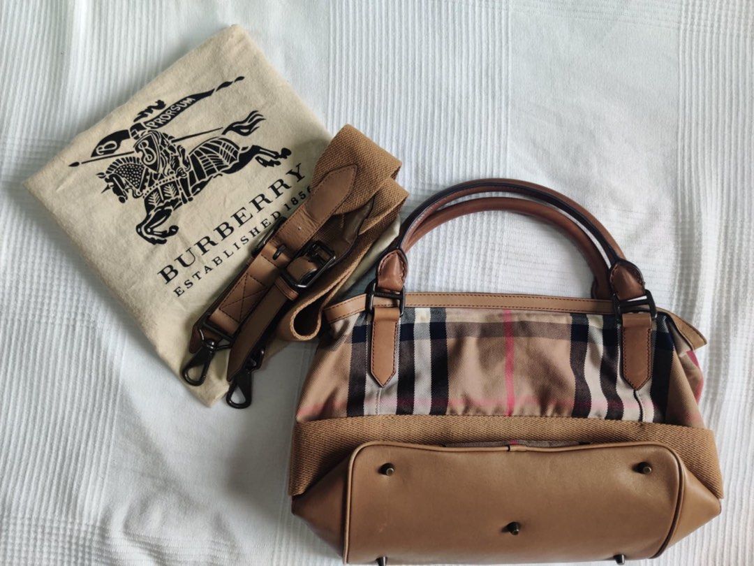 Burberry Bag (Category: Luxury Bags & Wallets) located in Angeles City. Submitted by chocoic3 (Listing ID 1343693751, Image 1). Description: Burberry Bag slightly used good condition 23k only .