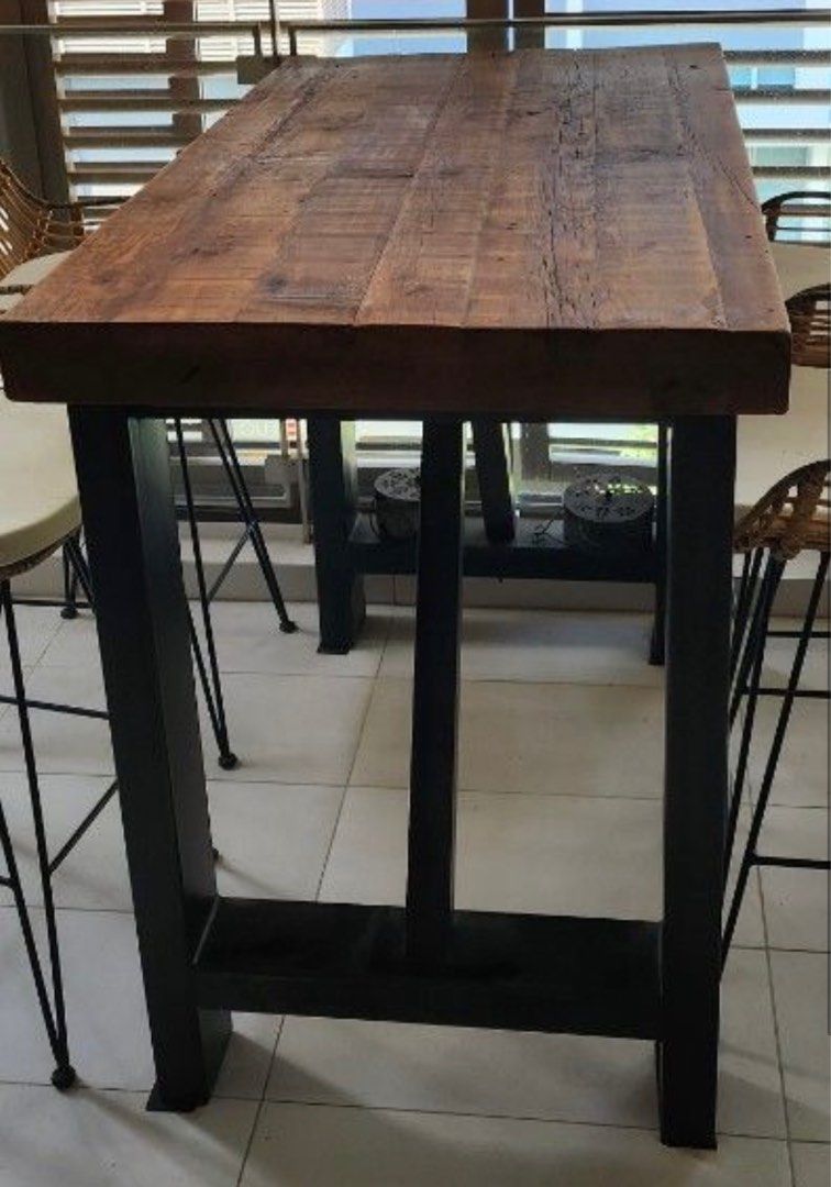 Dining Table (Category: Tables & Sets) located in Singapore. Submitted by qisyaleopard (Listing ID 1343668664, Image 1). Description: Sell off my dining table. Too small for my hall .. negotiable for fast deal. .