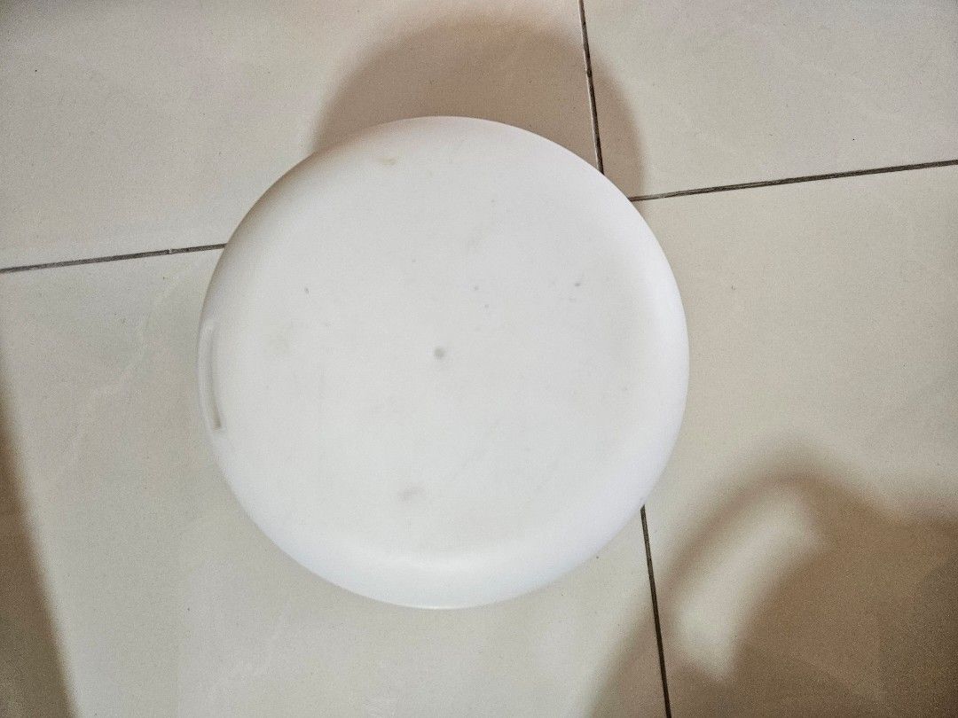 Essential Oil Diffiser (Category: Home Fragrance) located in Singapore. Submitted by tefilah (Listing ID 1343629698, Image 2). Description: Diffuser with multiple light modes..