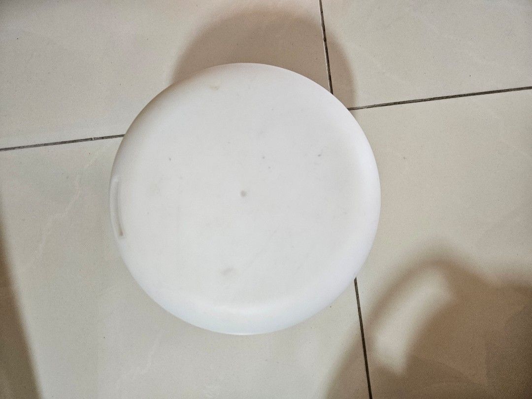 Essential Oil Diffiser (Category: Home Fragrance) located in Singapore. Submitted by tefilah (Listing ID 1343629698, Image 3). Description: Diffuser with multiple light modes..