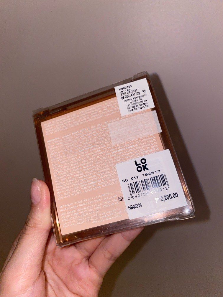 HudaBeauty Nude Light Palette (Category: Makeup) located in Makati City. Submitted by deocampo.chloe (Listing ID 1343679886, Image 2). Description: Original Price ₱2,200.
