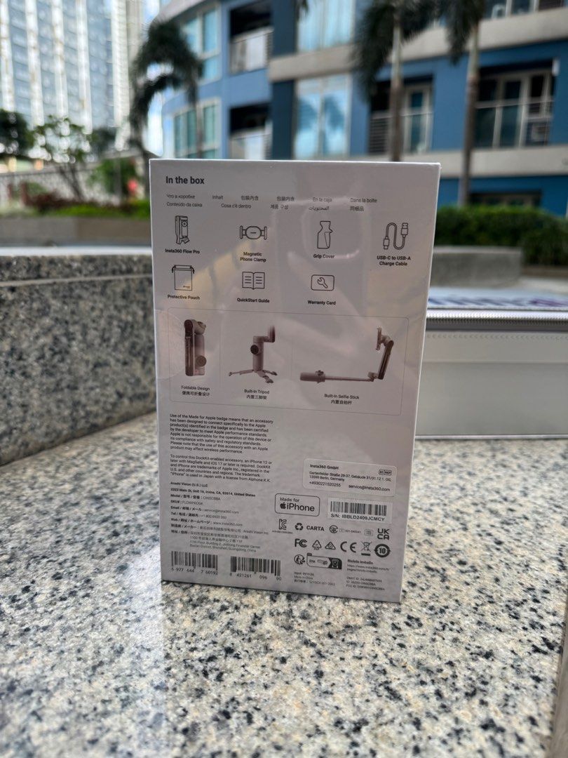 Insta360 Flow Creator Kit Gimbal Stabilizer (Category: Other Gadgets) located in Caloocan City. Submitted by dangvarilla (Listing ID 1343617087, Image 2). Description: ByteDance limited edition Insta360 Flow is an AI-powered smartphone stabilizer for easy on-the-go shooting and editing. The only smartphone gimbal with both a built-in selfie stick and tripod, 3-axis gimbal stabilization and AI tracking, Flow elevates your phone into a portable con