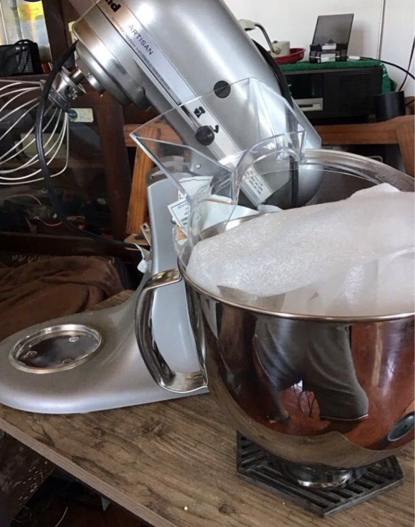 Kitchen aid Artisan Mixer 325 Watts USmade (Category: Hand & Stand Mixers) located in San Fernando. Submitted by ahlcruz (Listing ID 1343549468, Image 3). Description: Kitchenaid Artisan mixer Color: CONTOUR SILVER Plug sealed. Bnew, unused. US made 110volts 325 watts motor .