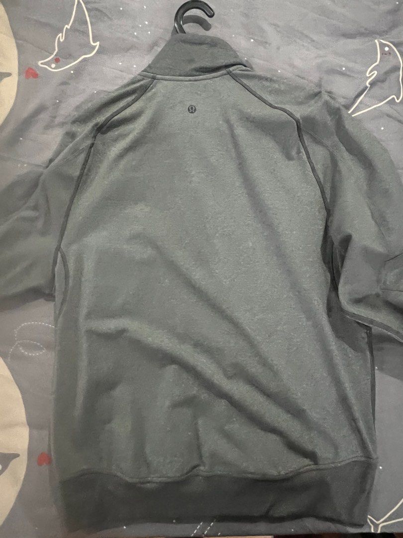 Lululemon Jacket (Category: Coats, Jackets and Outerwear) located in Singapore. Submitted by luke89lim (Listing ID 1343639430, Image 3). Description: .
