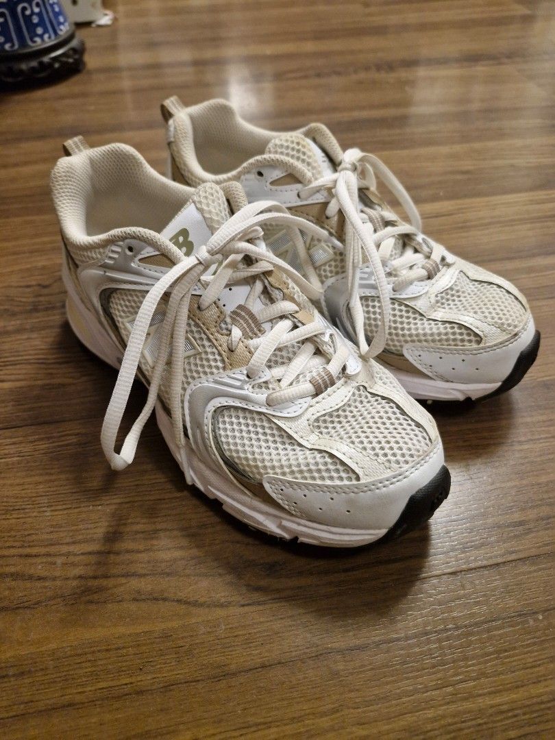 New Balance 530 White/Gold (Category: Sneakers) located in Zamboanga. Submitted by _catflakes (Listing ID 1343679288, Image 1). Description: I got this from New Balance outlet of KCC Mall de Zamboanga. Used only a few times. It doesn't fit me well. Also open for swap for a bigger size Size: 22.5 cm or 37 Euro Price is negotiable. PM for more deets.