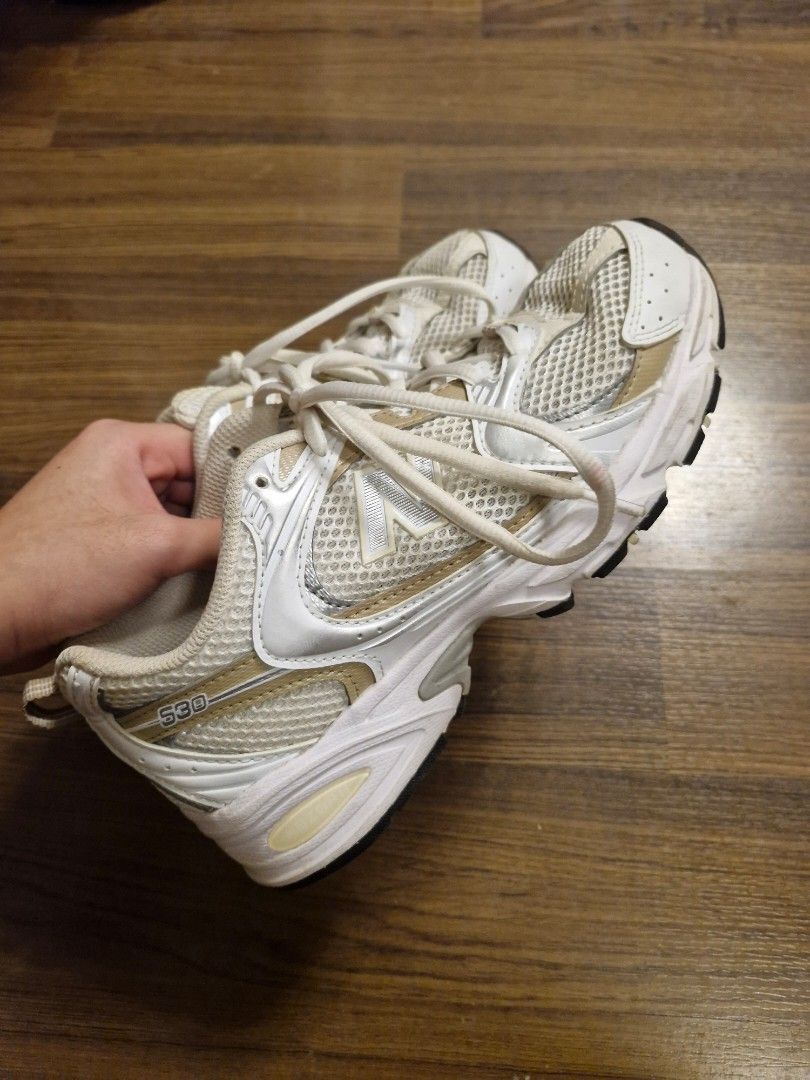 New Balance 530 White/Gold (Category: Sneakers) located in Zamboanga. Submitted by _catflakes (Listing ID 1343679288, Image 3). Description: I got this from New Balance outlet of KCC Mall de Zamboanga. Used only a few times. It doesn't fit me well. Also open for swap for a bigger size Size: 22.5 cm or 37 Euro Price is negotiable. PM for more deets.