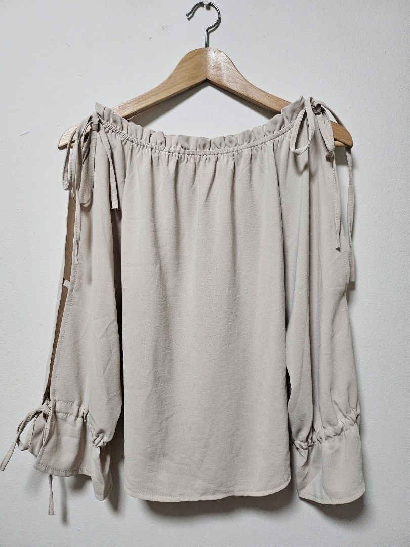 Off Shoulder Top (Category: Shirts) located in Singapore. Submitted by cocotehhere (Listing ID 1343685713, Image 1). Description: Two ways of wearing (off shoulder or without) Never wear before.