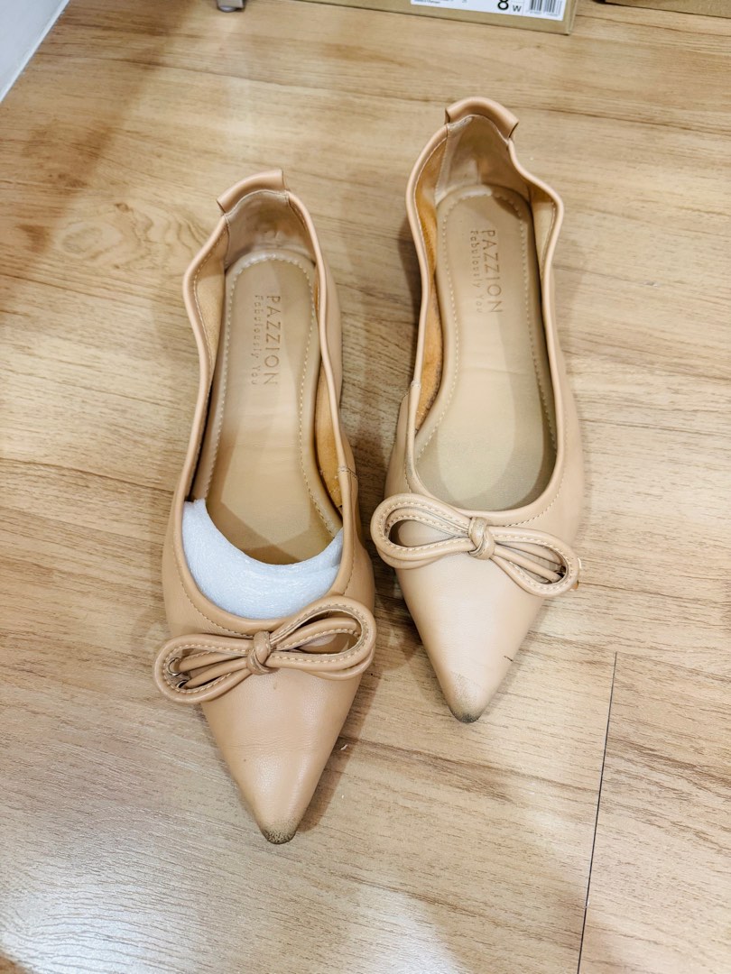 pointed nude flats