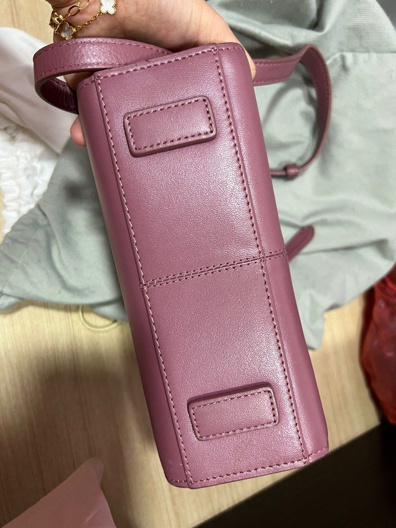 Radley (Category: Cross-body Bags) located in Gelang Patah. Submitted by miahusna (Listing ID 1343569892, Image 3). Description: Comes with dustbag. Open for negotiation.