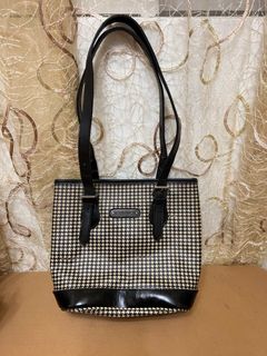 (Category: ) located in . Submitted by preloved.by.ashley (Listing ID 1343679346, Image 1). Description: .