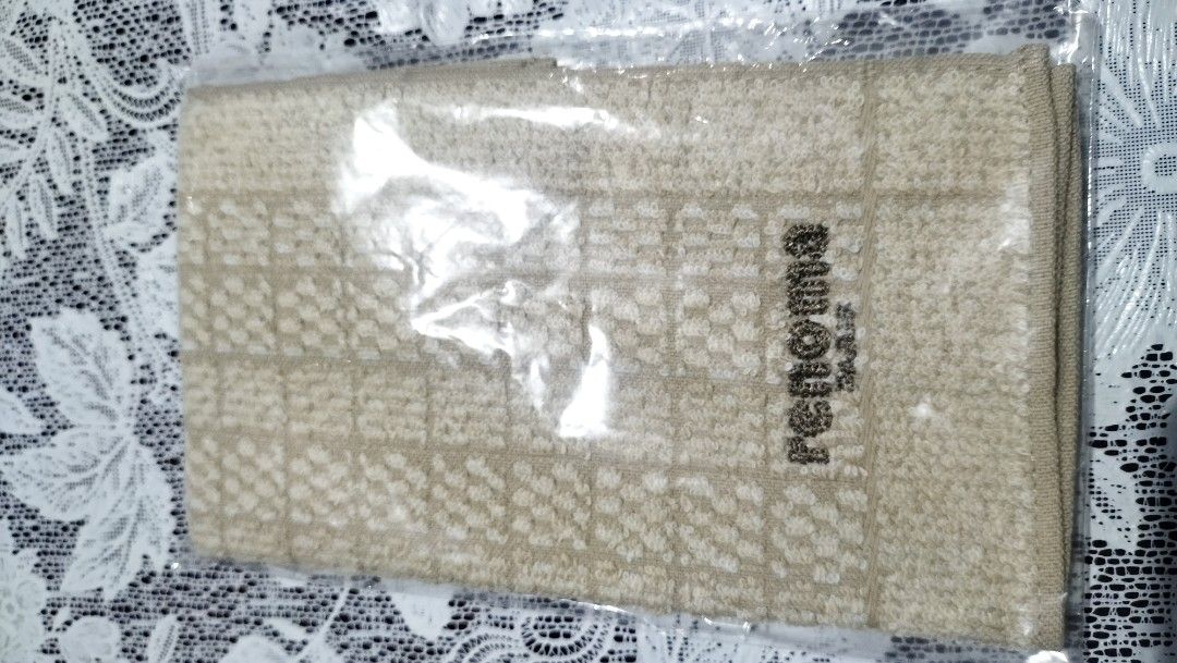 Renoma 2 PCs Face Towel Take All (Category: Towels, Napkins & Holders) located in Quezon City. Submitted by rich2545 (Listing ID 1343637738, Image 3). Description: .