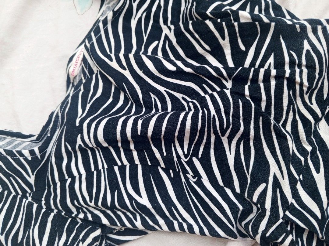SEXY ZEBRA PRINTED DRESS (Category: Dresses) located in Iba. Submitted by stardust116 (Listing ID 1343594570, Image 2). Description: — XS - S — NEVER BEEN WORN — US PACKAGE mop: GCASH mod: J&T.