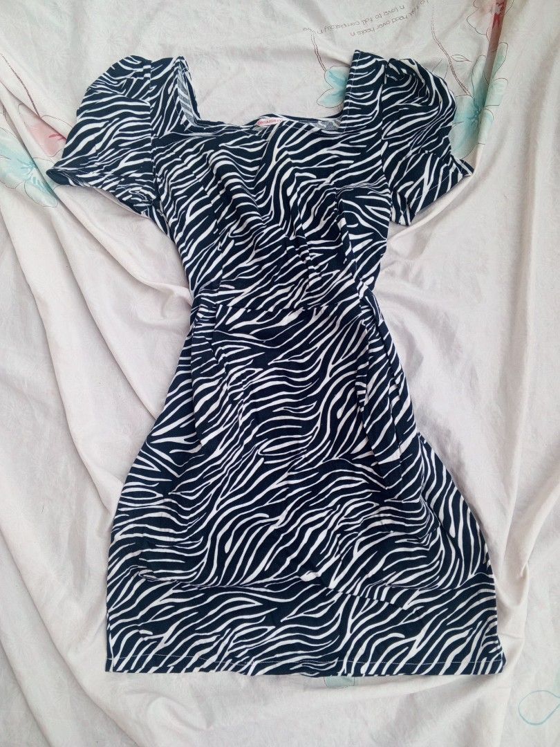 SEXY ZEBRA PRINTED DRESS (Category: Dresses) located in Iba. Submitted by stardust116 (Listing ID 1343594570, Image 1). Description: — XS - S — NEVER BEEN WORN — US PACKAGE mop: GCASH mod: J&T.