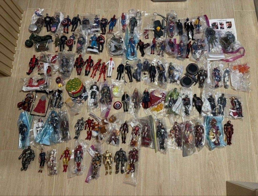 🎇請自行出價👈Shf mafex Marvel Legends mcfarlane mezco hasbro toybiz 蜘蛛俠 ironman 美國隊長 Captain America hulk spiderman Scarlet Witch blackwindow superman joker 雷神 deadpool等等乜都有d..... （分類：手辦雕像）位於 Hong Kong。 由 googleqqq 提交（商品編號 1343694146，圖片 1）。簡介： 最好全要或者一個角色咁樣全要， 唔得閒逐隻影相，因為回覆限額關係，無出價就唔覆了，謝謝🙏 總共8x隻乜都有d，配件基本上都9成9齊，全部都好新淨，總知全要係會平好多， 連配件共2個日本城最大膠箱，全部無盒，有心要請帶價pm🤝🙏，可以幫手搬上車 另外都可以換1/6 or hottoys/rah。