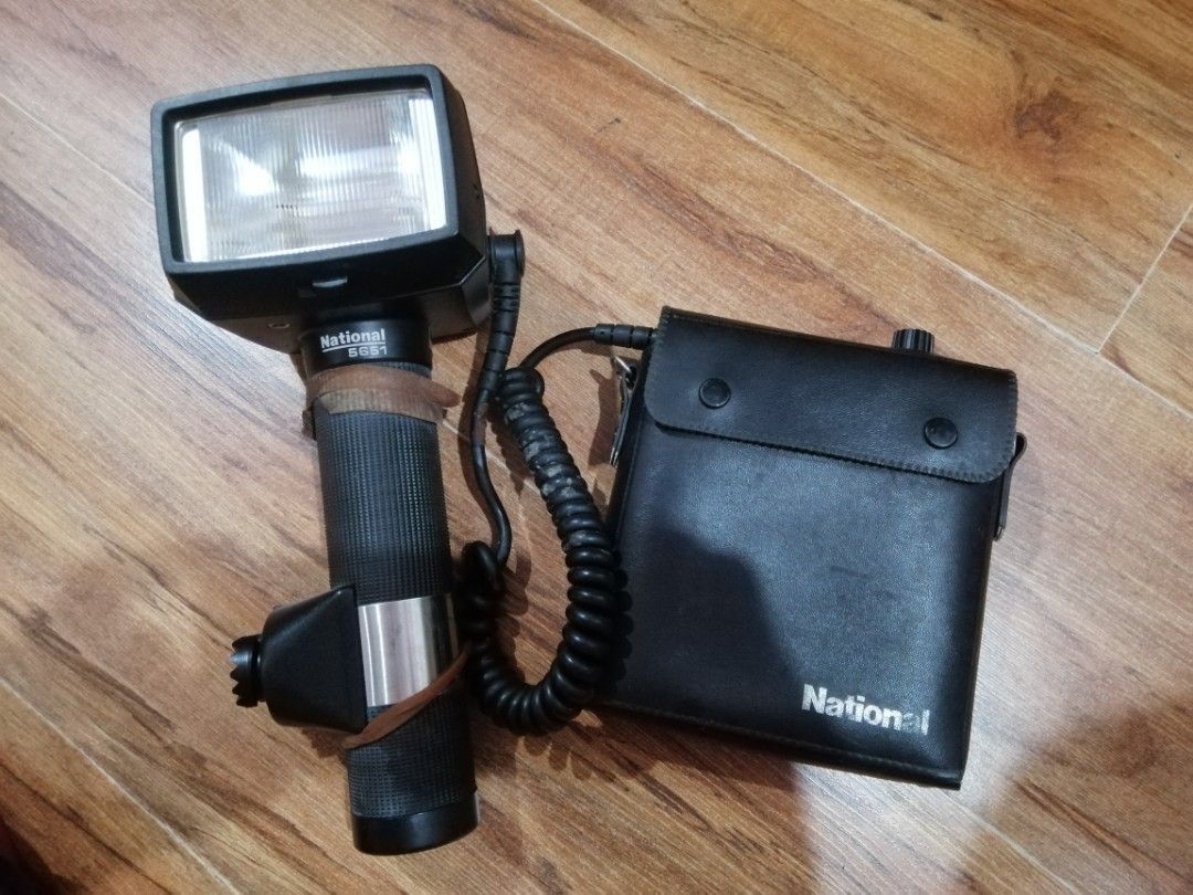 Vintage National FLASH PE5651 WITH BATTERY PACK CASE (Category: Flashes) located in Quezon City. Submitted by goldencity1964 (Listing ID 1343635982, Image 1). Description: For Photography Hobbyists.. Collectors... Enthusiasts Scan all pics. Big handle Flash National PE5651 MODEL WITH BATTERY PACK CASE WYSIWYG. AS IS TEXT FOR MEET UP.