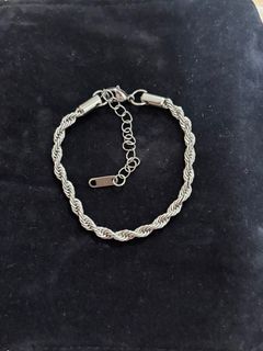(Category: ) located in . Submitted by closet2009 (Listing ID 1343564153, Image 1). Description: .